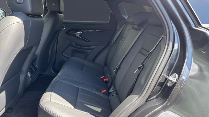 Land Rover Discovery Sport 2.0 D200 Metropolitan 5dr Auto [5 Seat] Diesel Station Wagon - Image 4
